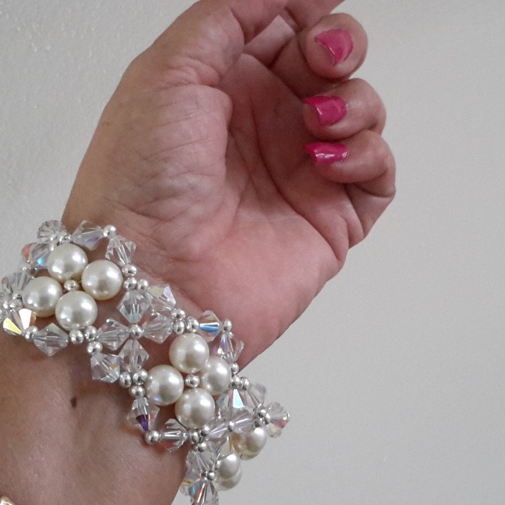 NWT Swarovski Crystal Pearls Bracelet